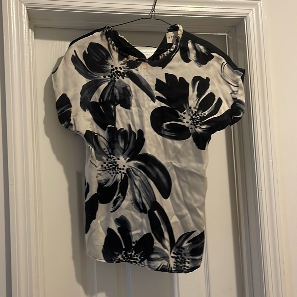 Beautiful floral silk top from Reiss. US 2 / UK 6